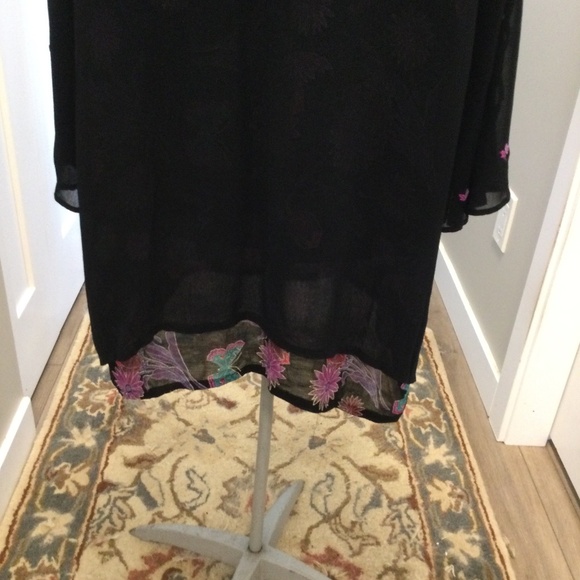 Lovely Feminine Ladies Top - Picture 5 of 7